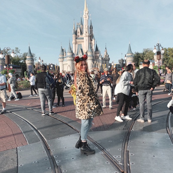 Meet your Posher - Picture 2 of 5